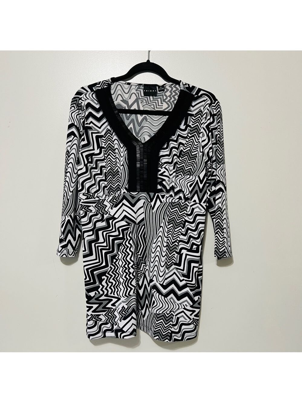 Tribal V-Neck Tunic Top Longsleeve Black and White Geometric Beaded Size Medium